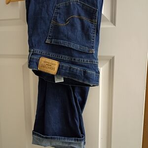 Signature Women's Capris